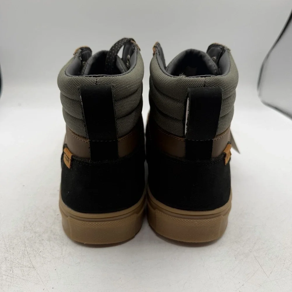 Sanuk post up